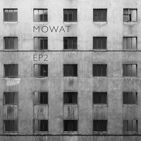 Portada del album EP2 de Mowat, fotografía de la fachada interior de un edificio de santiago centro, este dispone de manera en forma de grilla sus ventanas con misma espacialidad