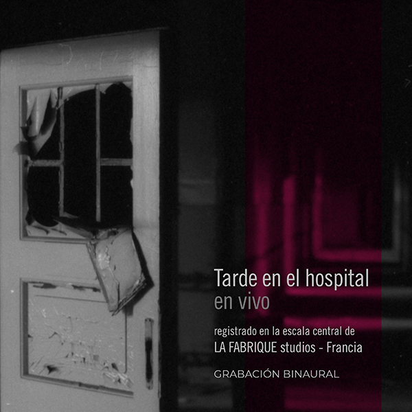 Portada de album Tarde en el hospital por Mowat, aparece una puerta entreabierta con sus vidrios rotos